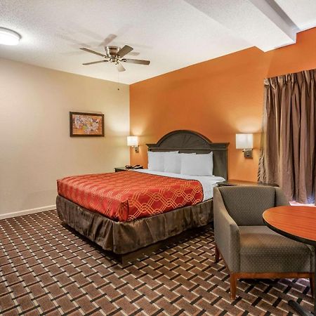 Econo Lodge Inn & Suites Granite City Exteriör bild
