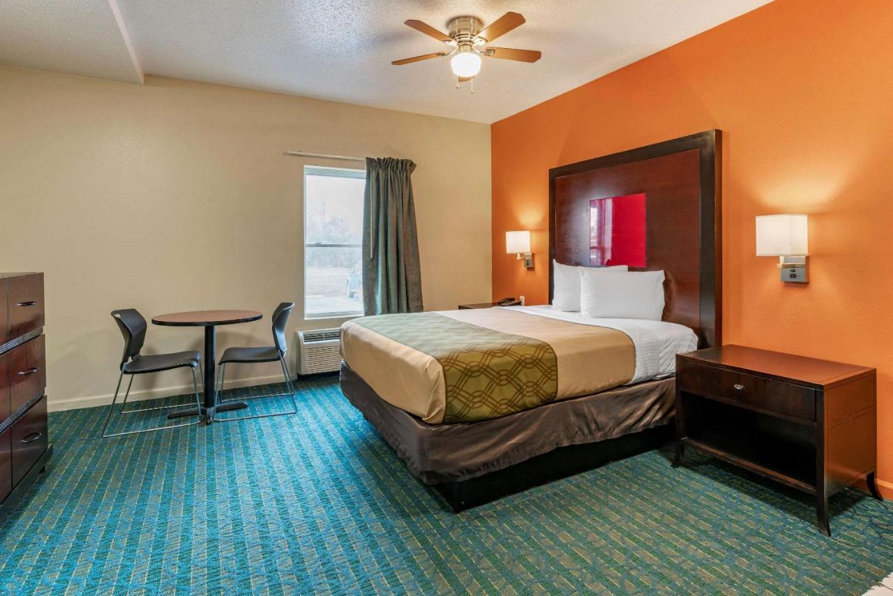Econo Lodge Inn & Suites Granite City Exteriör bild
