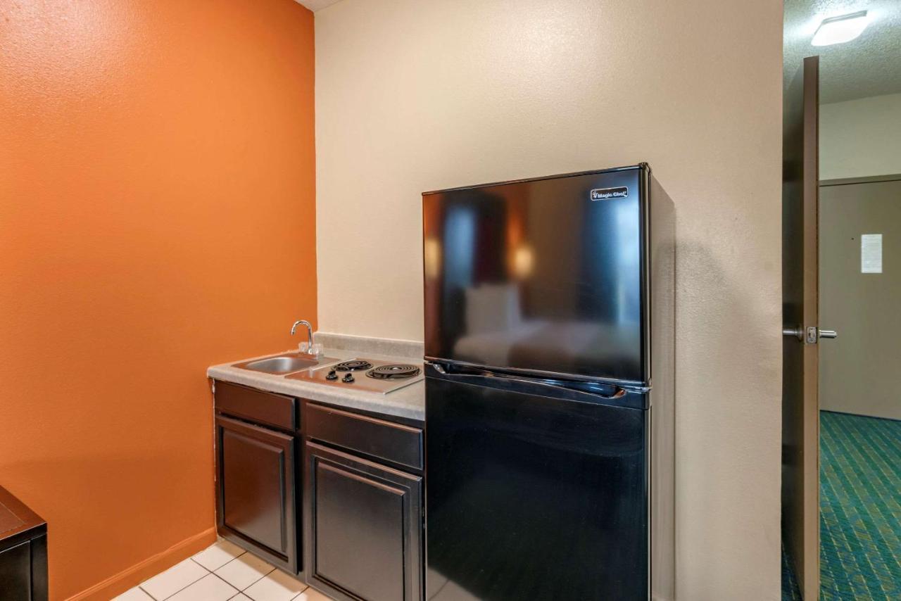 Econo Lodge Inn & Suites Granite City Exteriör bild