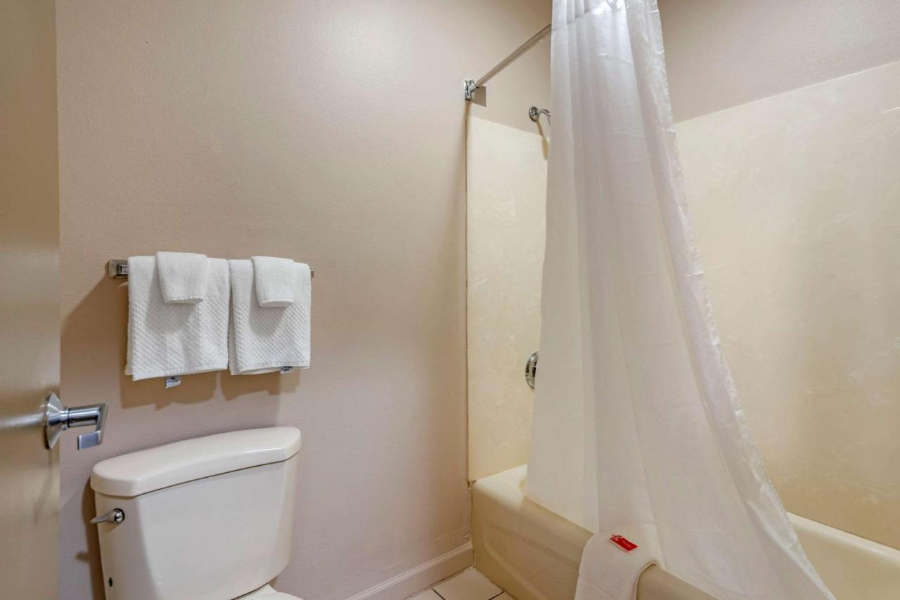 Econo Lodge Inn & Suites Granite City Exteriör bild