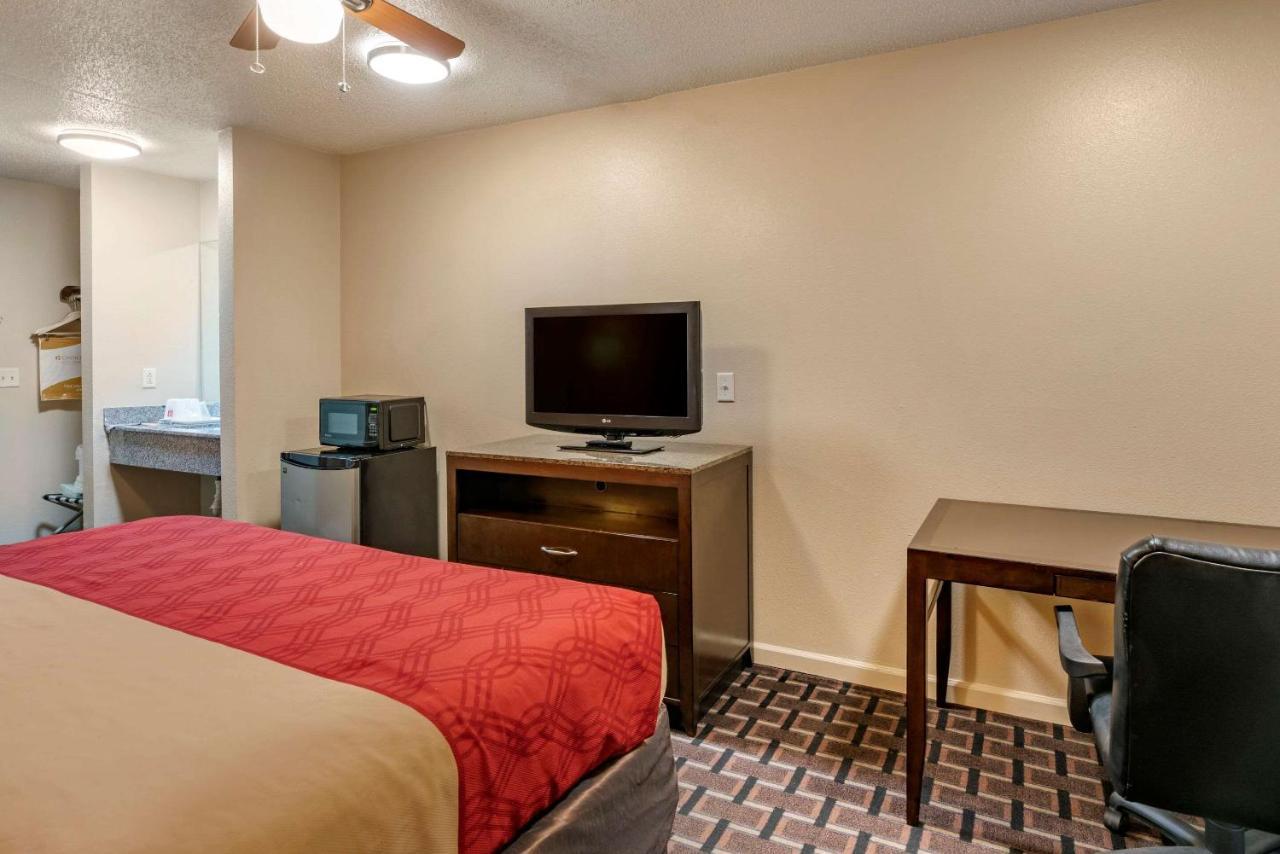 Econo Lodge Inn & Suites Granite City Exteriör bild