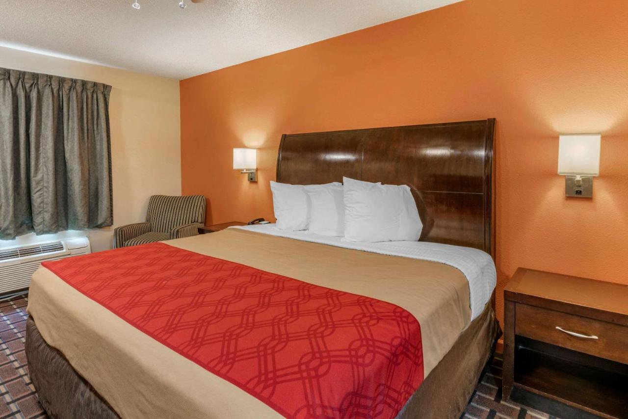 Econo Lodge Inn & Suites Granite City Exteriör bild