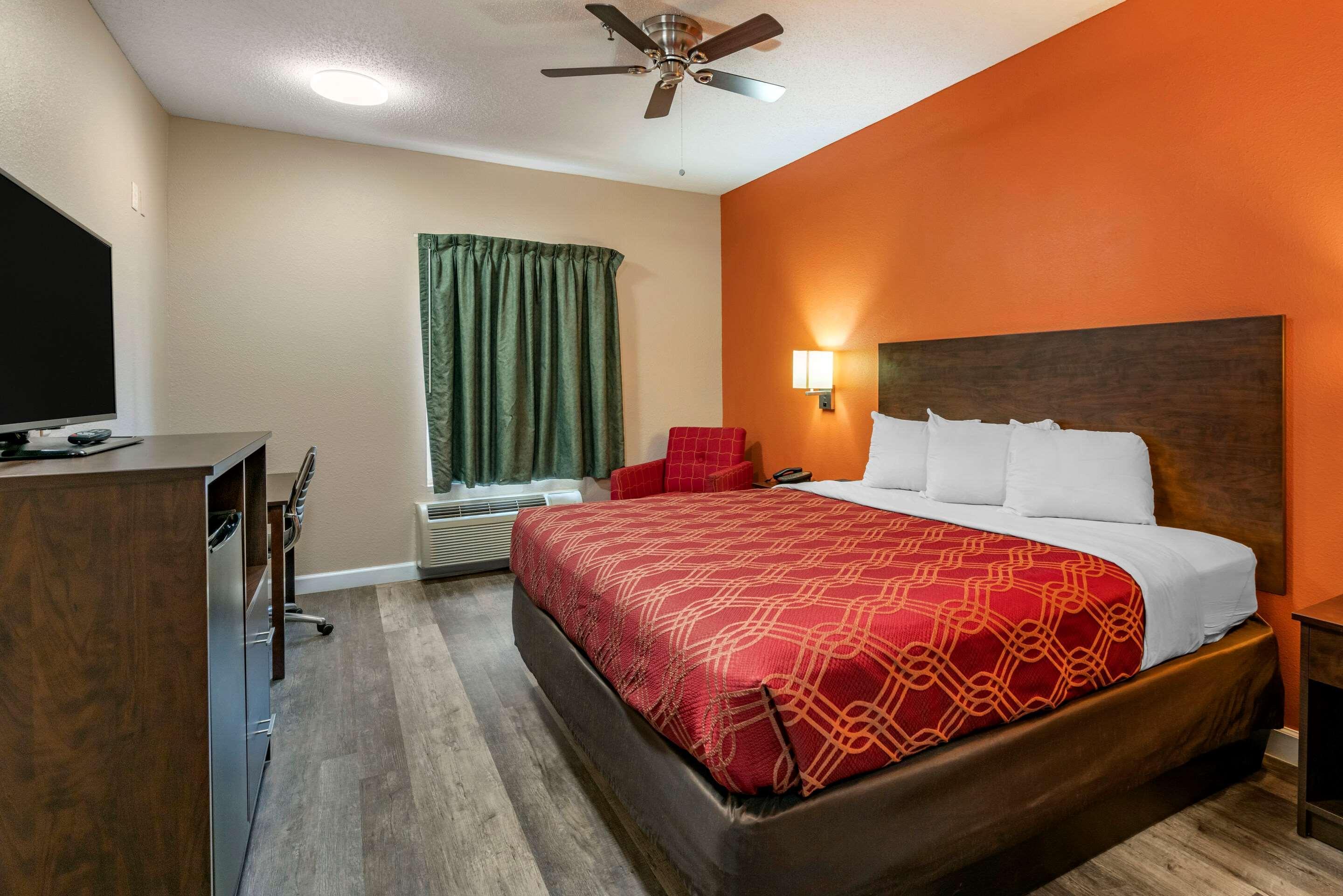 Econo Lodge Inn & Suites Granite City Exteriör bild