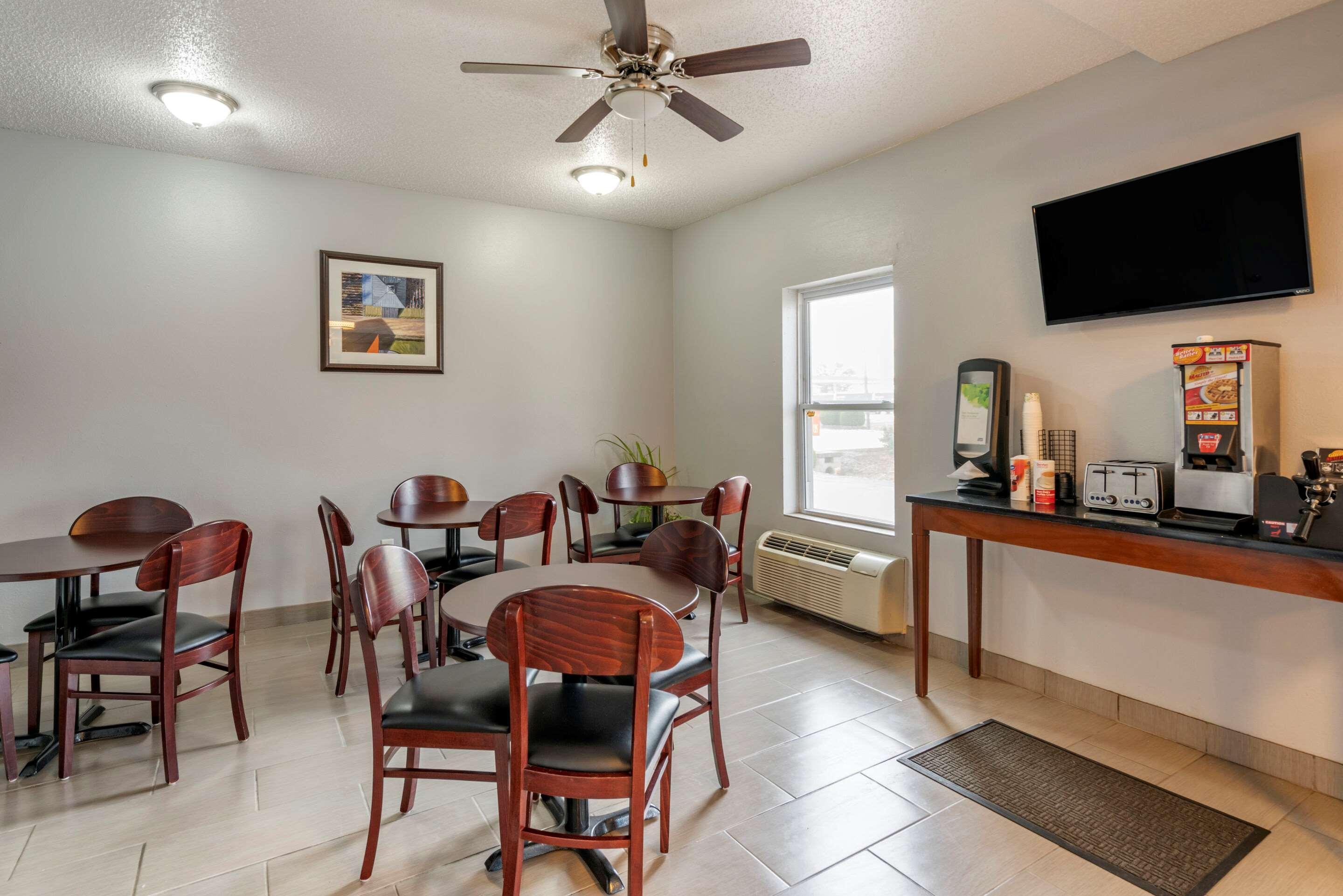 Econo Lodge Inn & Suites Granite City Exteriör bild