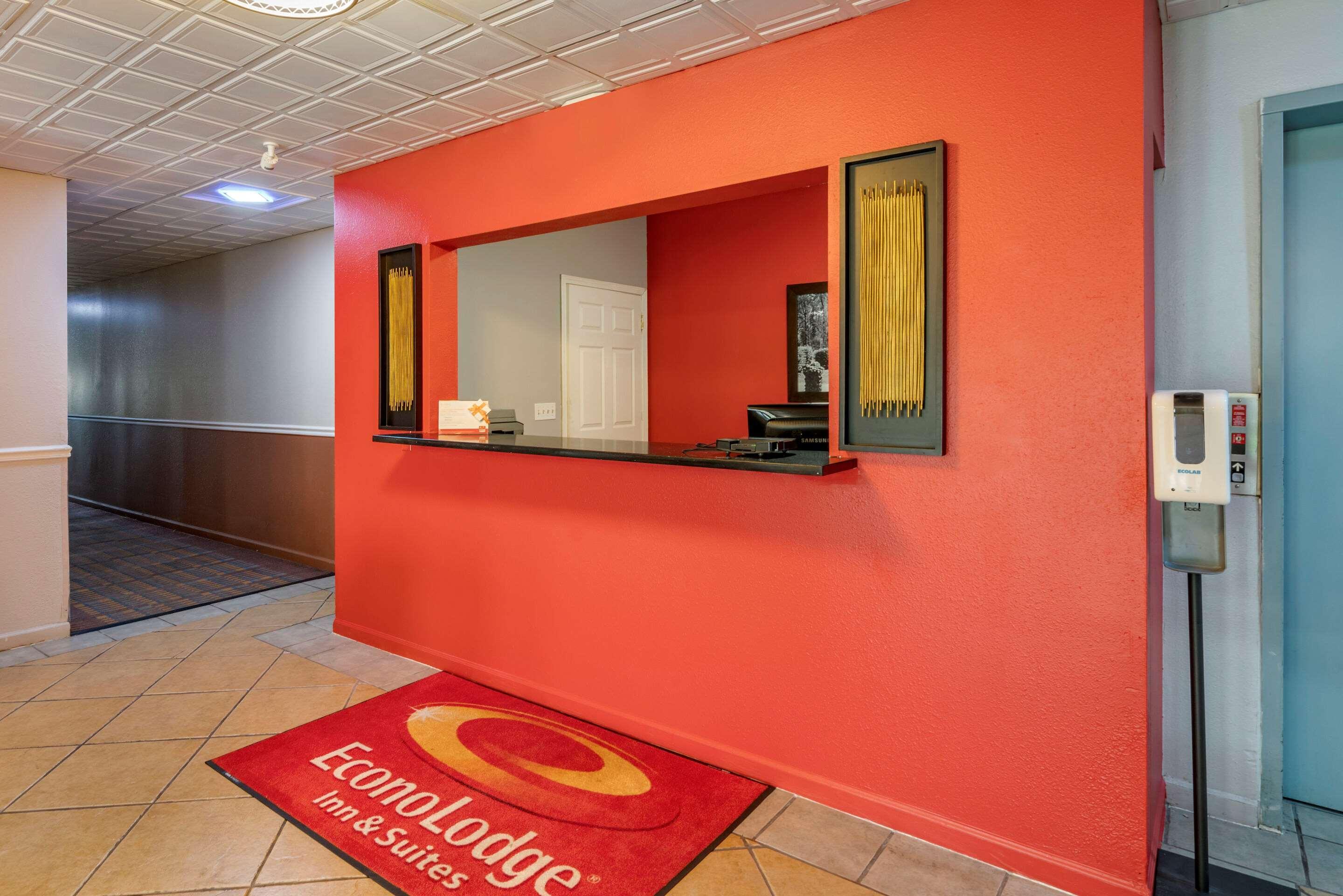 Econo Lodge Inn & Suites Granite City Exteriör bild