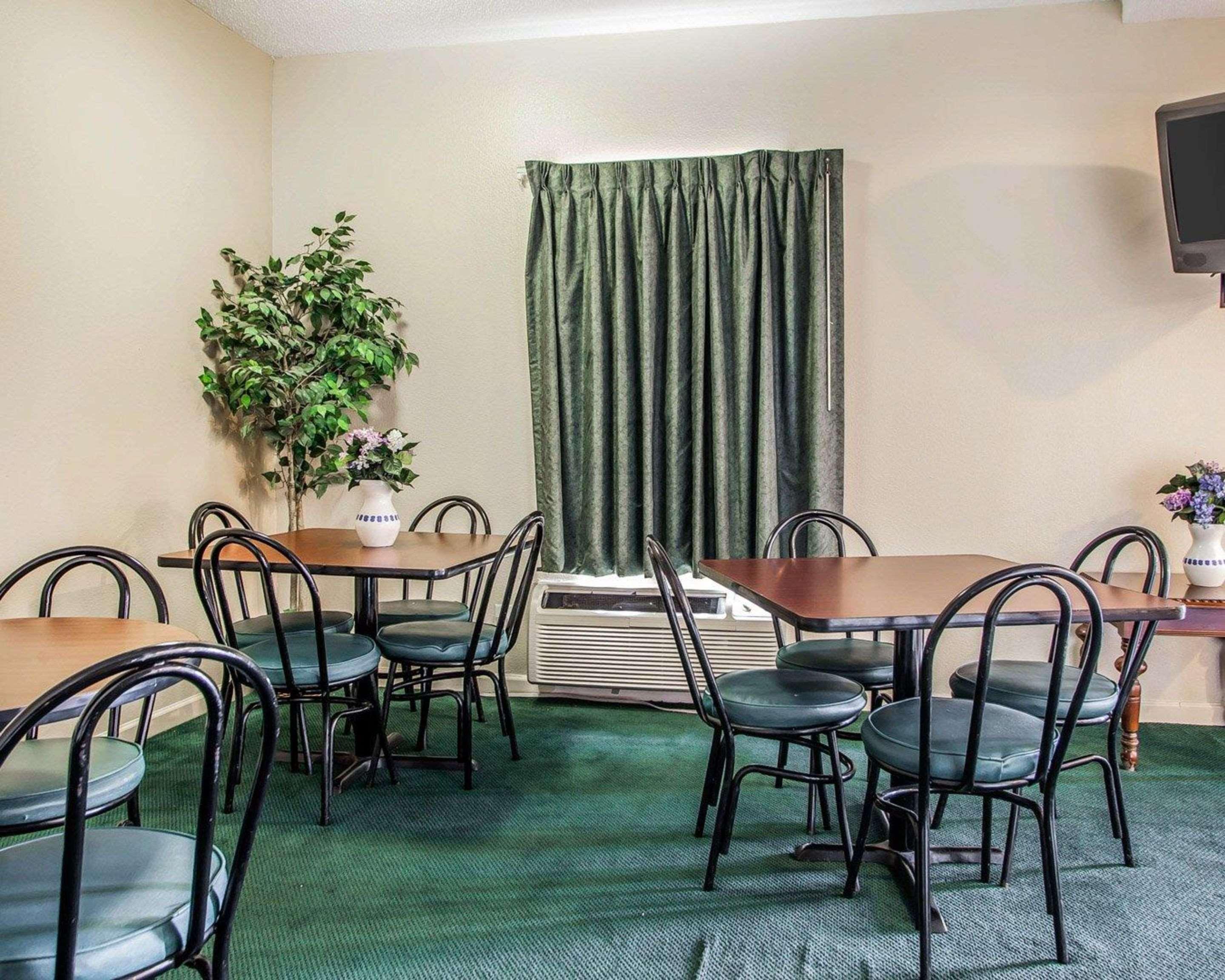 Econo Lodge Inn & Suites Granite City Exteriör bild