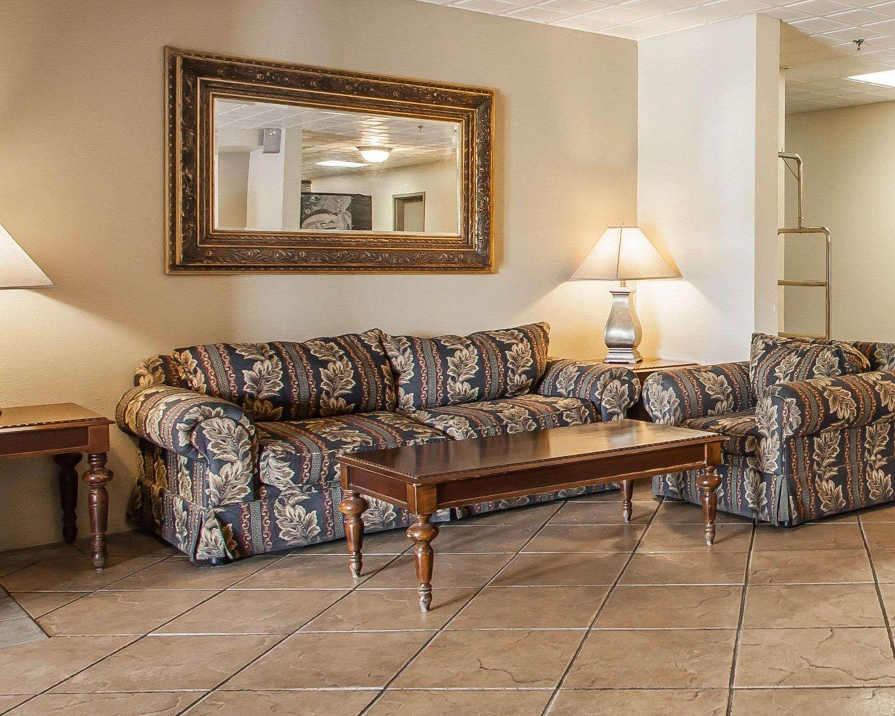 Econo Lodge Inn & Suites Granite City Exteriör bild