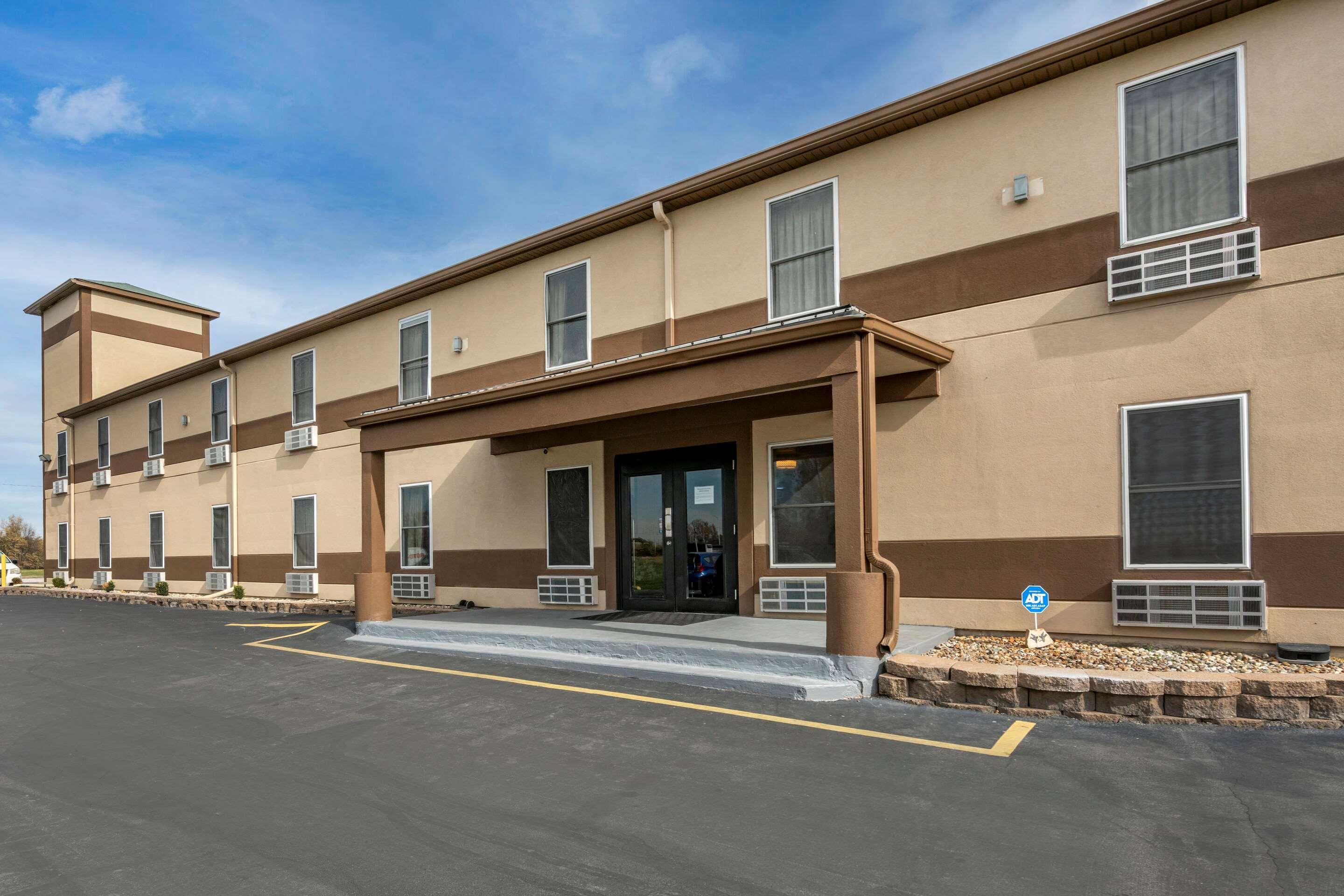 Econo Lodge Inn & Suites Granite City Exteriör bild