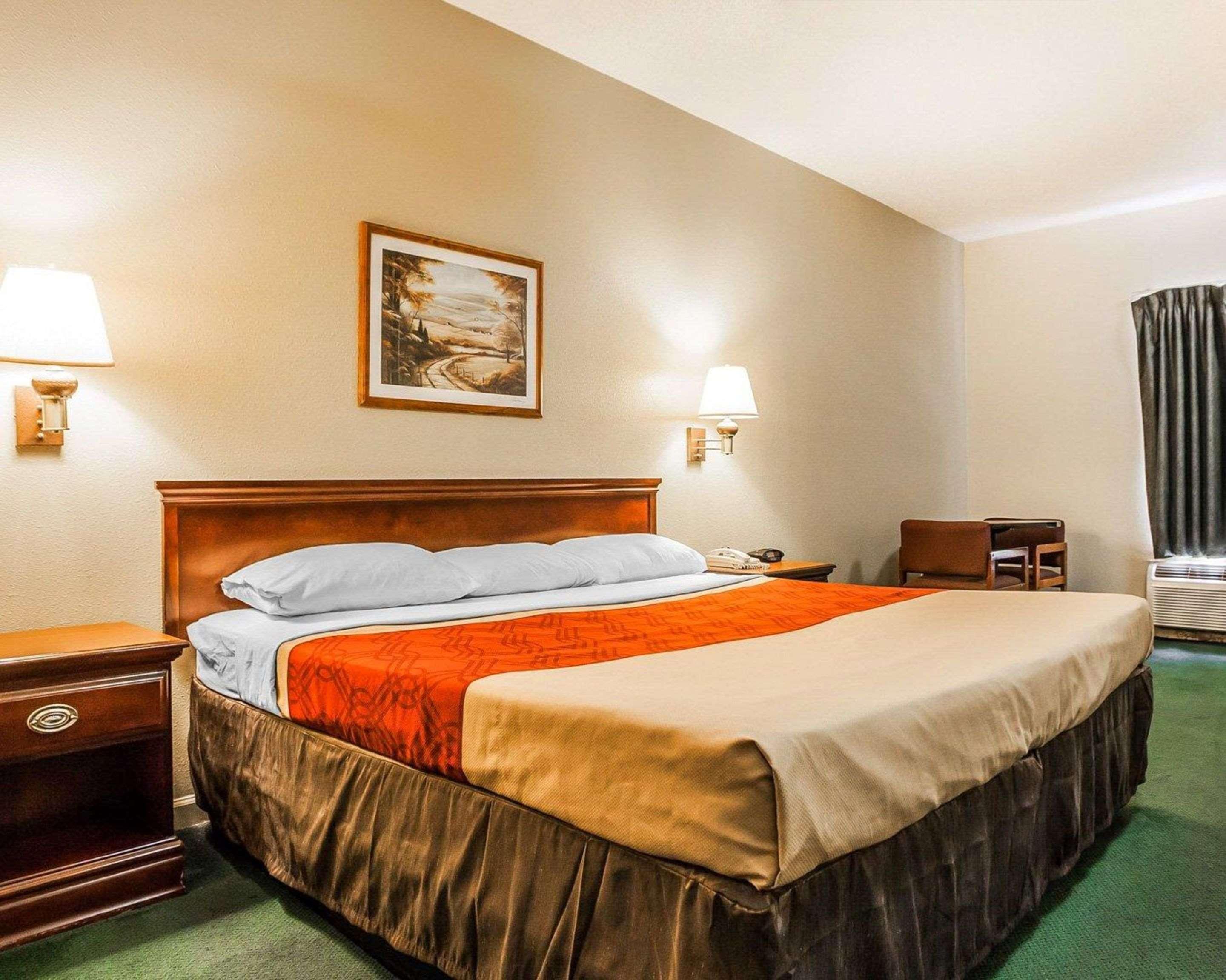 Econo Lodge Inn & Suites Granite City Exteriör bild