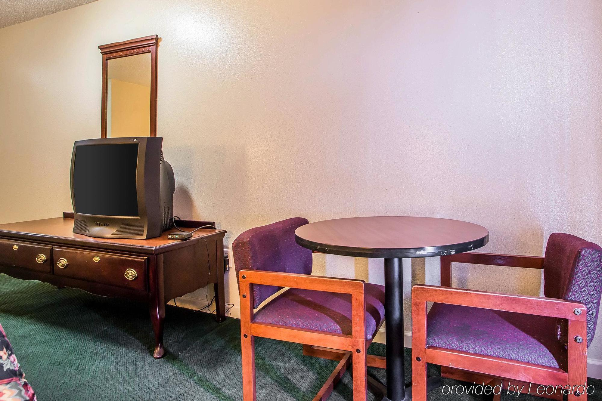 Econo Lodge Inn & Suites Granite City Exteriör bild