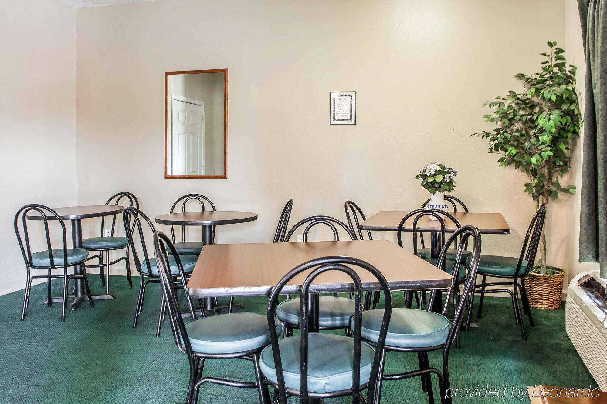 Econo Lodge Inn & Suites Granite City Exteriör bild