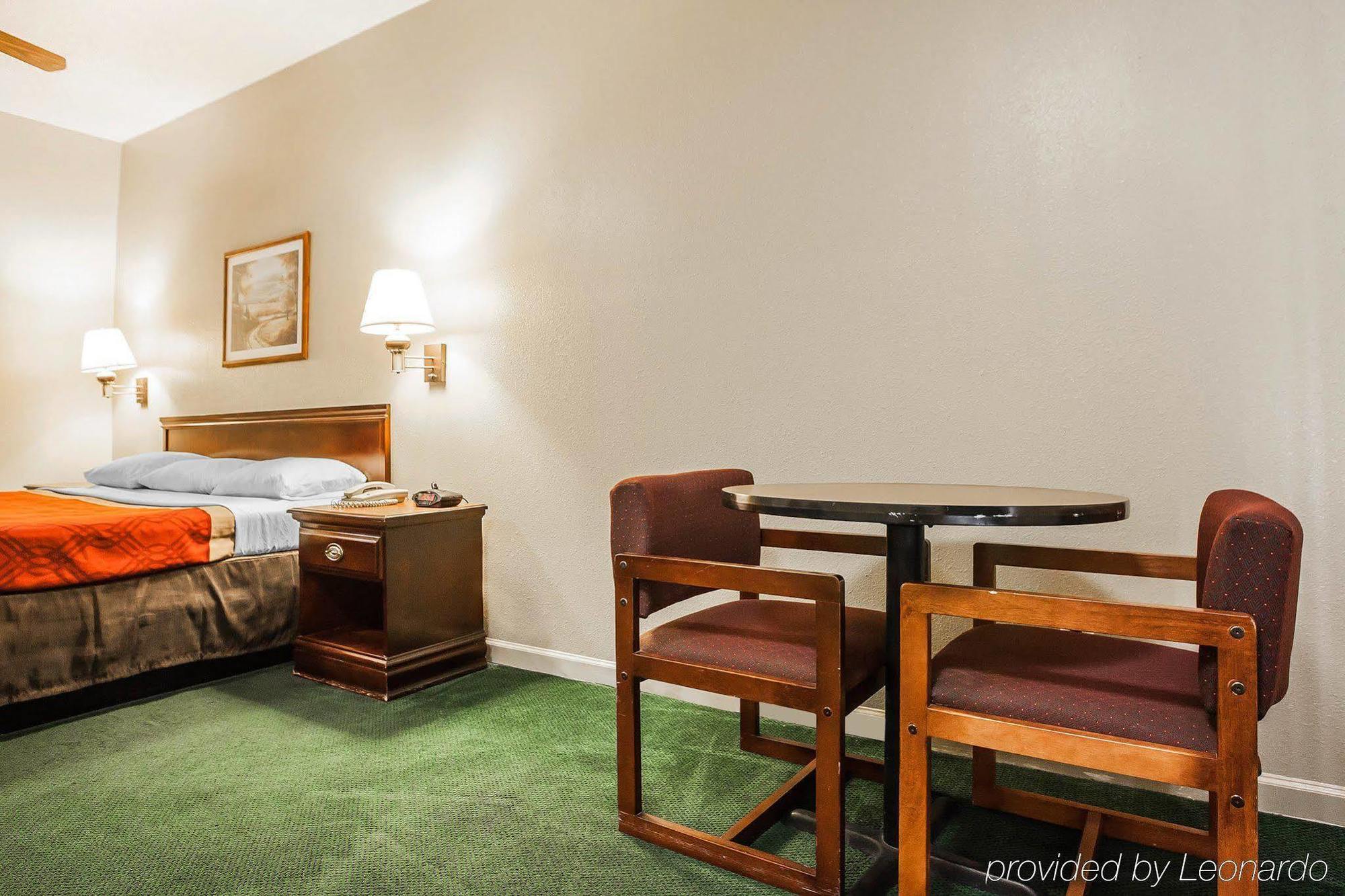 Econo Lodge Inn & Suites Granite City Exteriör bild