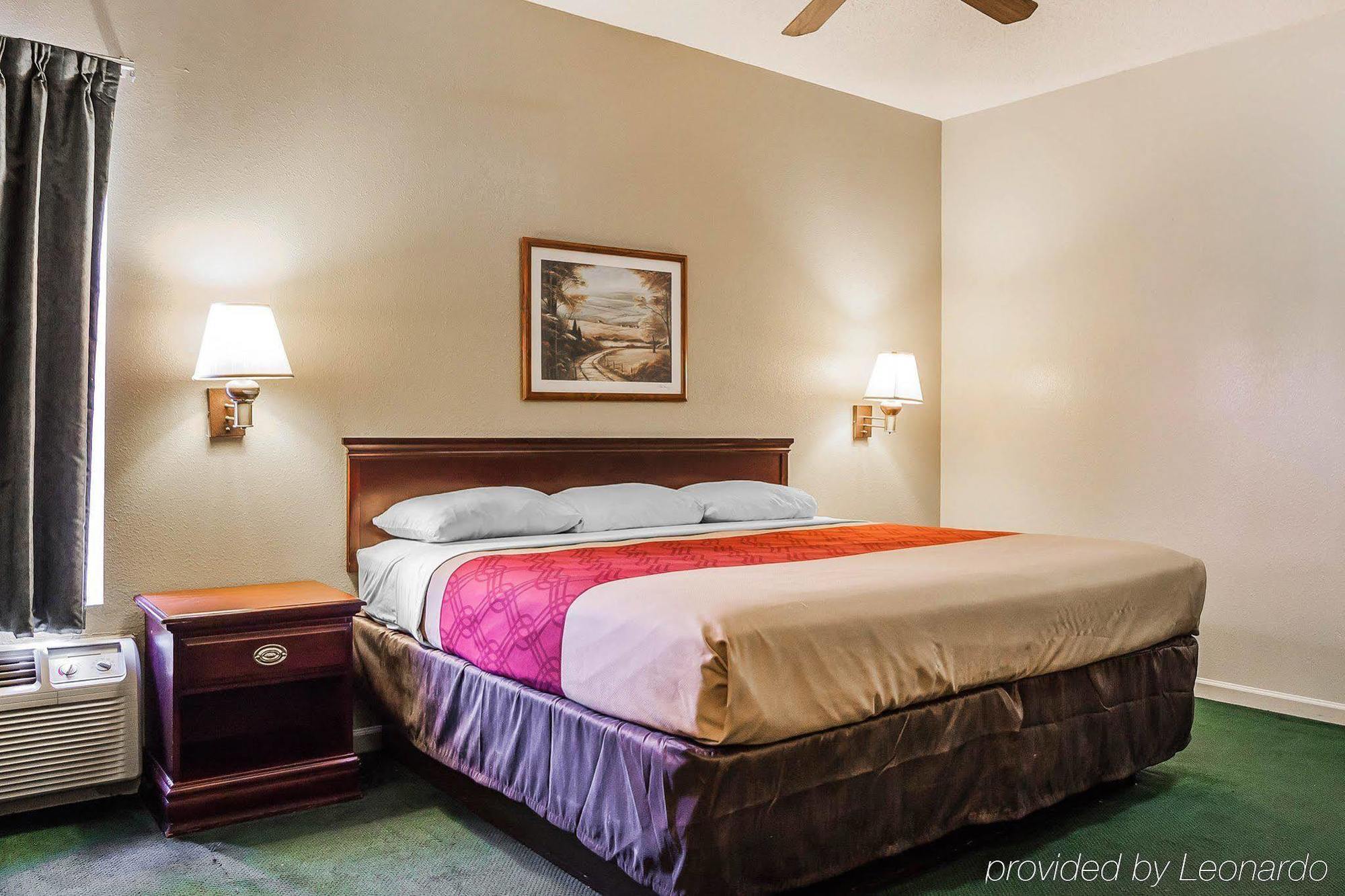 Econo Lodge Inn & Suites Granite City Exteriör bild
