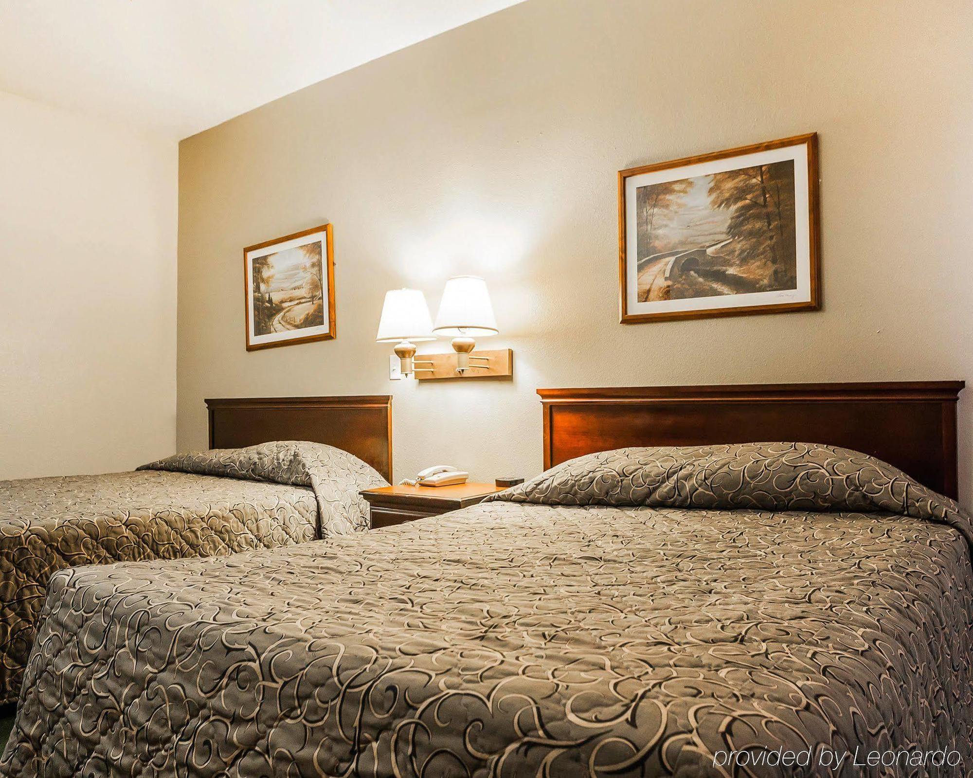 Econo Lodge Inn & Suites Granite City Exteriör bild